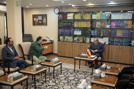 دیدار دبیر و مدیران جشنواره «لوتوس» با دکتر ولایتی