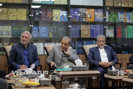 دیدار رئیس جدید، روئسای واحدها و معاونین دانشگاه آزاد اسلامی با دکتر ولایتی