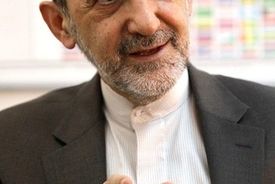 گفت و گوی دکتر ولایتی با خبرگزاری فارس/ عکس