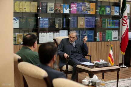 دیدار دبیر و مدیران جشنواره «لوتوس» با دکتر ولایتی