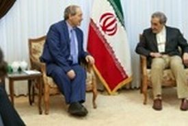 ملت و دولت سوریه در کنار ملت و دولت ایران قرار دارد