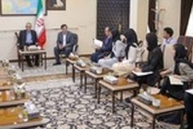 دیدار جمعی از اساتید و دانشجویان دانشگاه پکن با دکتر ولایتی
