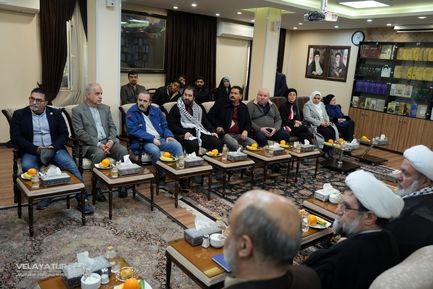 دیدار جمعی از شخصیت‌ها و نخبگان برجسته مجمع جهانی حامیان مقاومت با دکتر ولایتی
